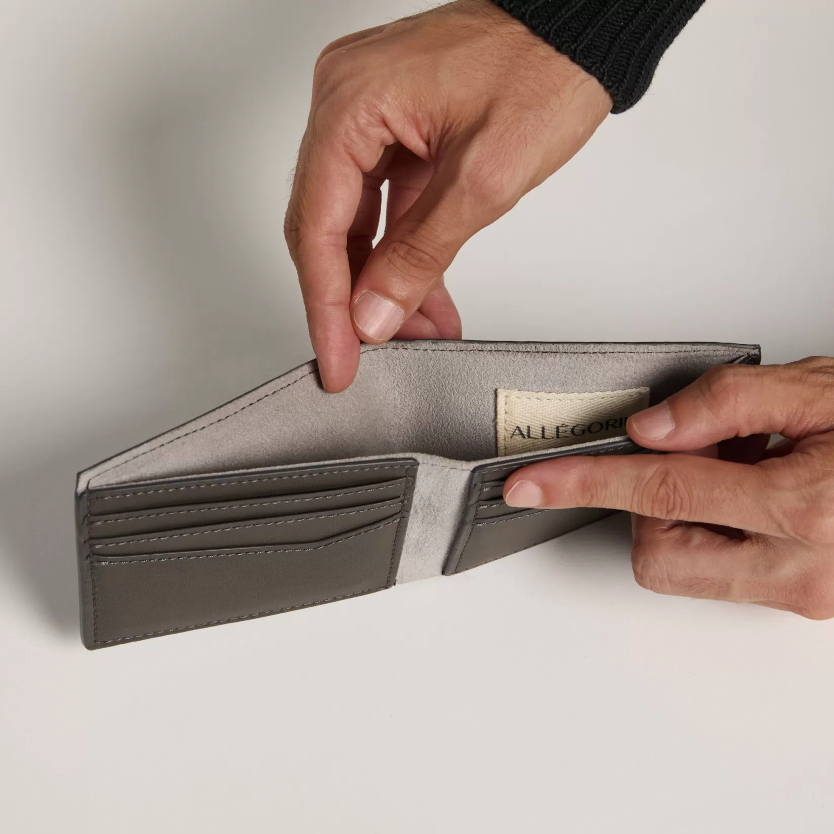 Best Sale Allégorie Pineapple Bifold Wallet